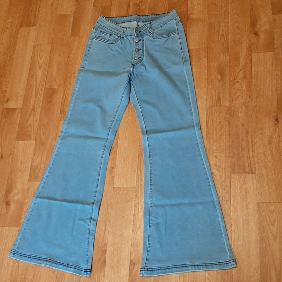 High Waisted Flare Light Wash Jeans w/Pockets NWOT - Picture 2 of 8